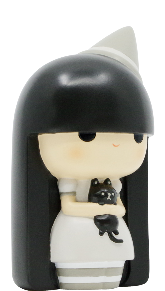 Aura Momiji doll by Luli Bunny: Girl with long black hair in white dress and hat, holding a black cat. — Momiji Doll