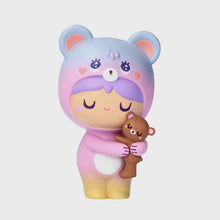 Load and play video in Gallery viewer, Bear Hugs Valentines 5.5&quot; tall
